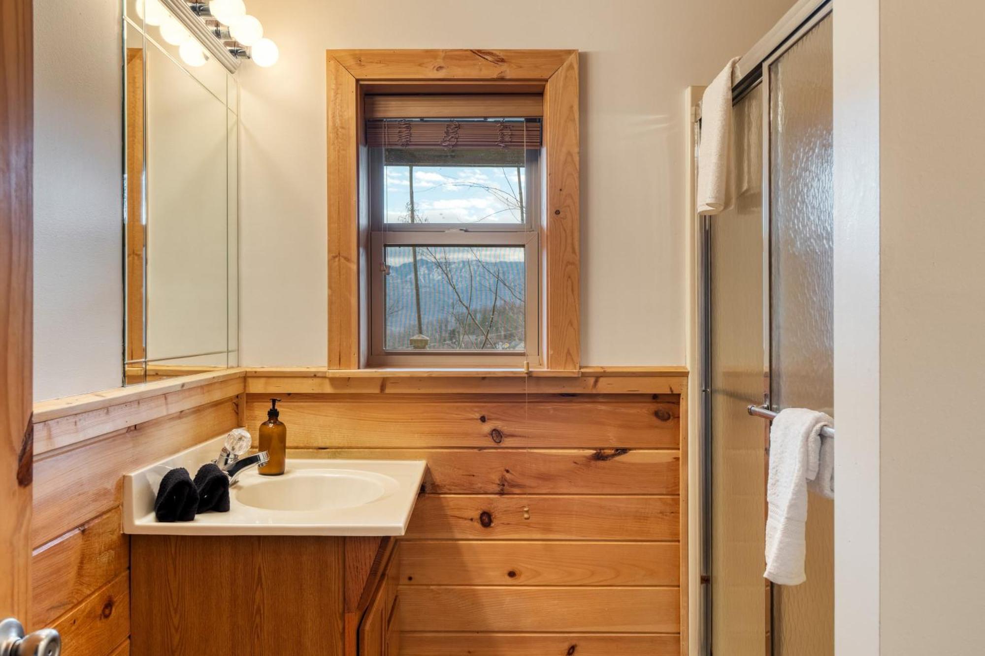 Chestnut By Avantstay Mountain Cabin W Treetop Views Hot Tub Game Room Gatlinburg Luaran gambar
