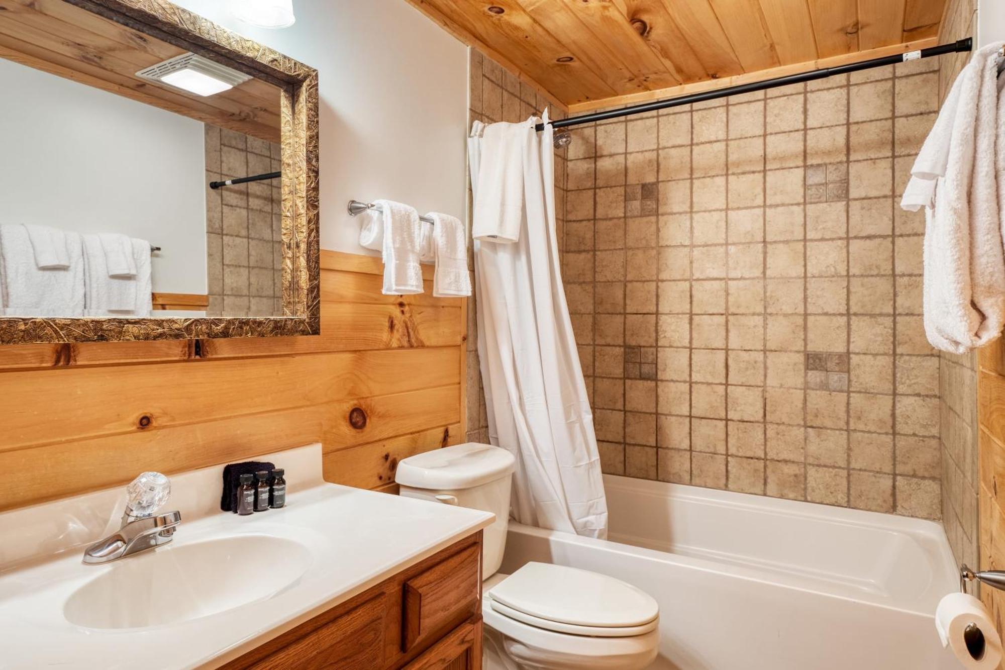 Chestnut By Avantstay Mountain Cabin W Treetop Views Hot Tub Game Room Gatlinburg Luaran gambar