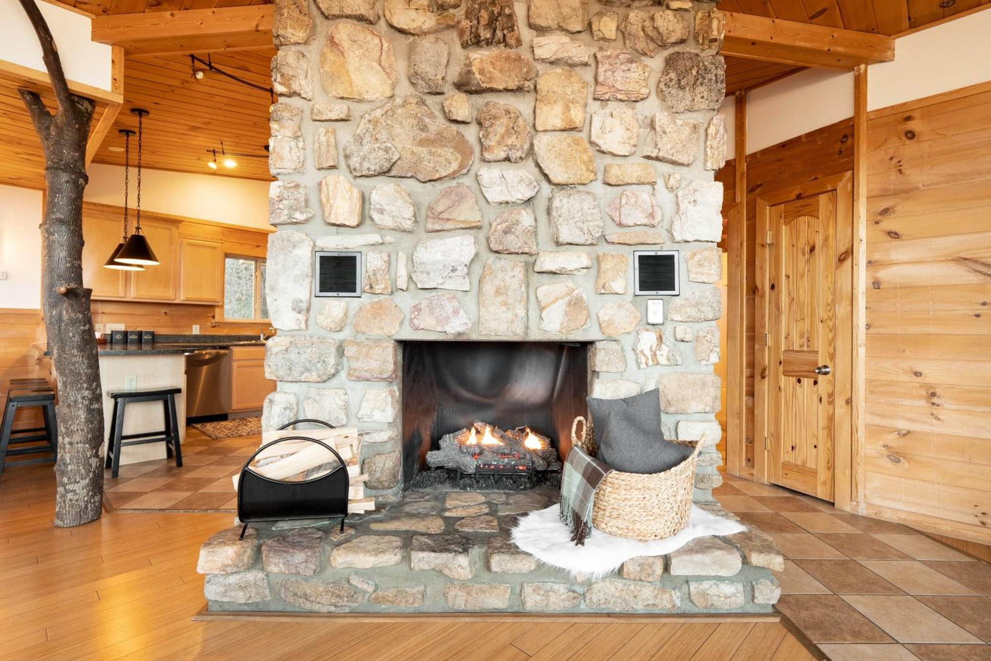 Chestnut By Avantstay Mountain Cabin W Treetop Views Hot Tub Game Room Gatlinburg Luaran gambar